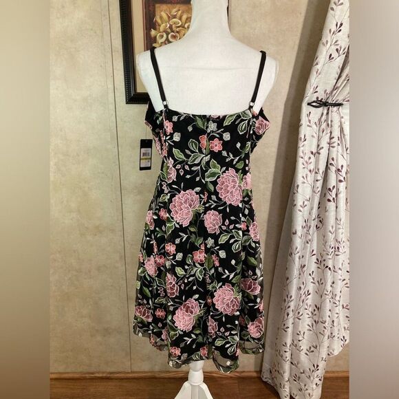 Guess Floral Mini Dress Womens 14 Embroidered Spaghetti Strap Party Padded - Picture 3 of 12